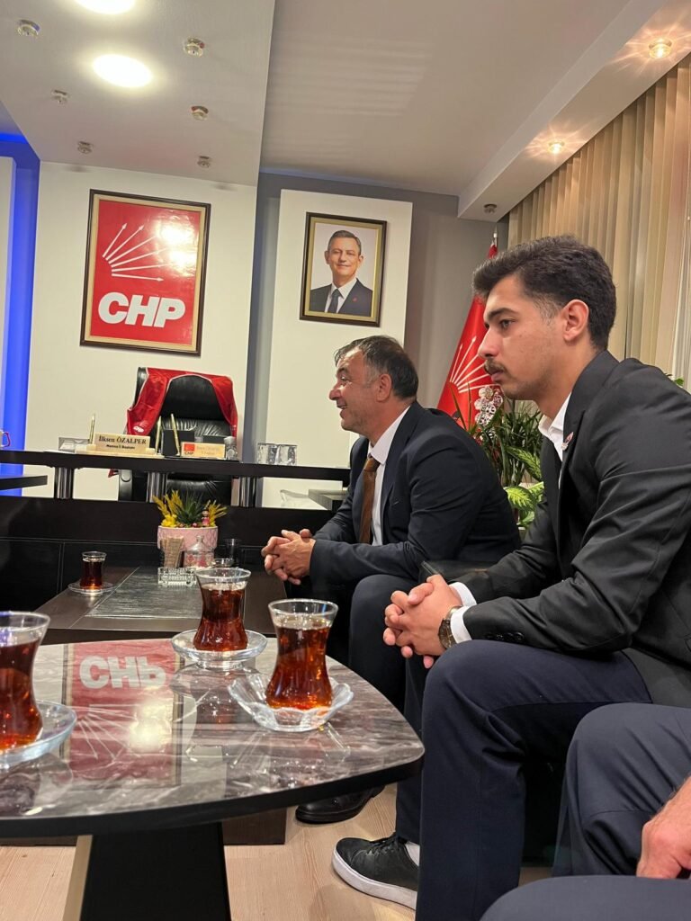Demokrasi Vurgusu: Teoman Özcan’dan CHP Manisa Ziyareti