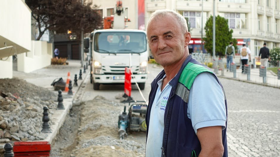 İnegöl’de Müdür Yardımcısından Örnek Davranış: Engelli Öğrencisini Sırtında Taşıdı