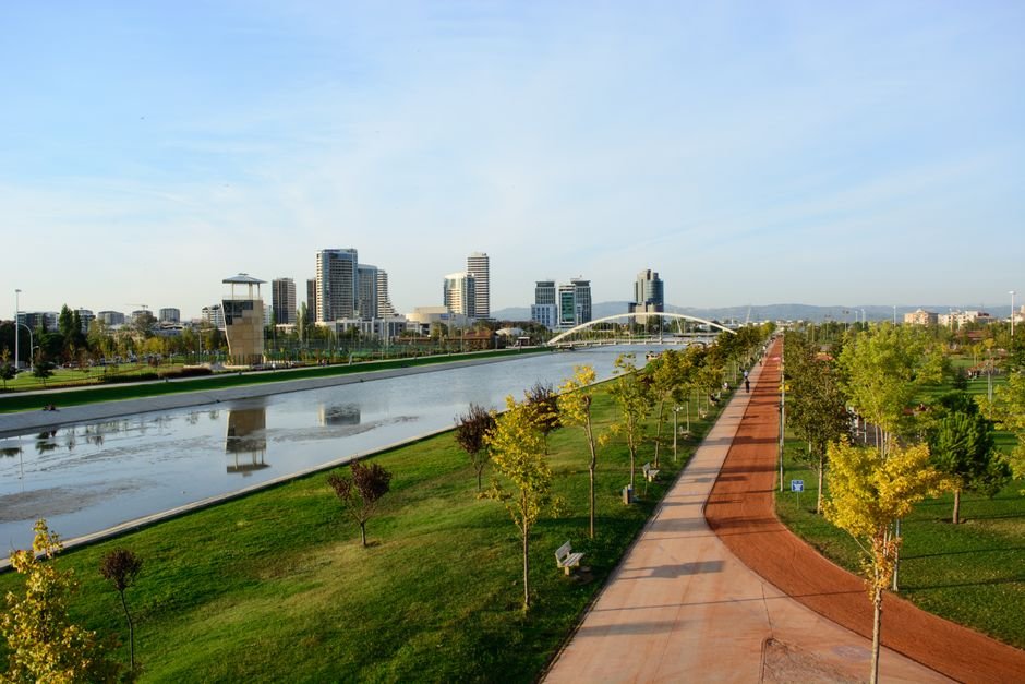 Manisa Kent Merkezinde Yaz Gecelerine Dondurmacı Mesaisi