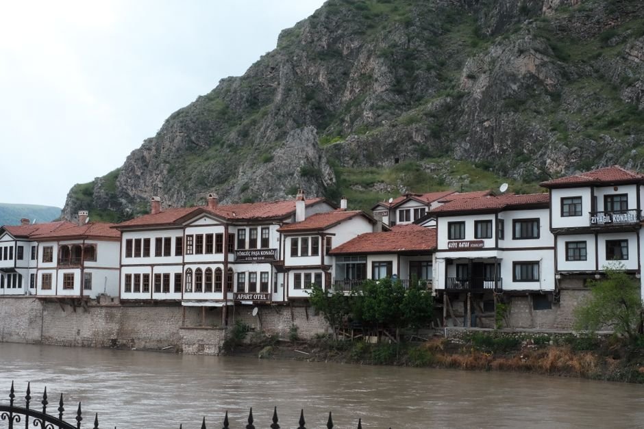 Gediz Nehri Kenarında Serinlik Arayışı: Manisalılardan Yoğun İlgi