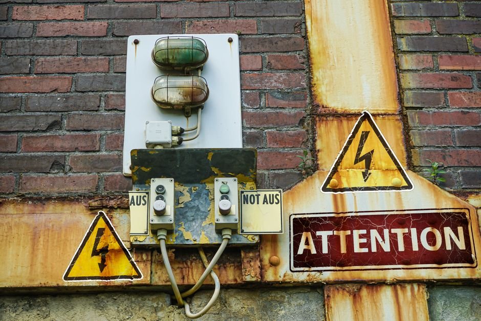 Manisa Sıcaklarında Elektrik Kesintisi: Gediz’de Hayat Durdu, Esnaf ve Vatandaş Mağdur