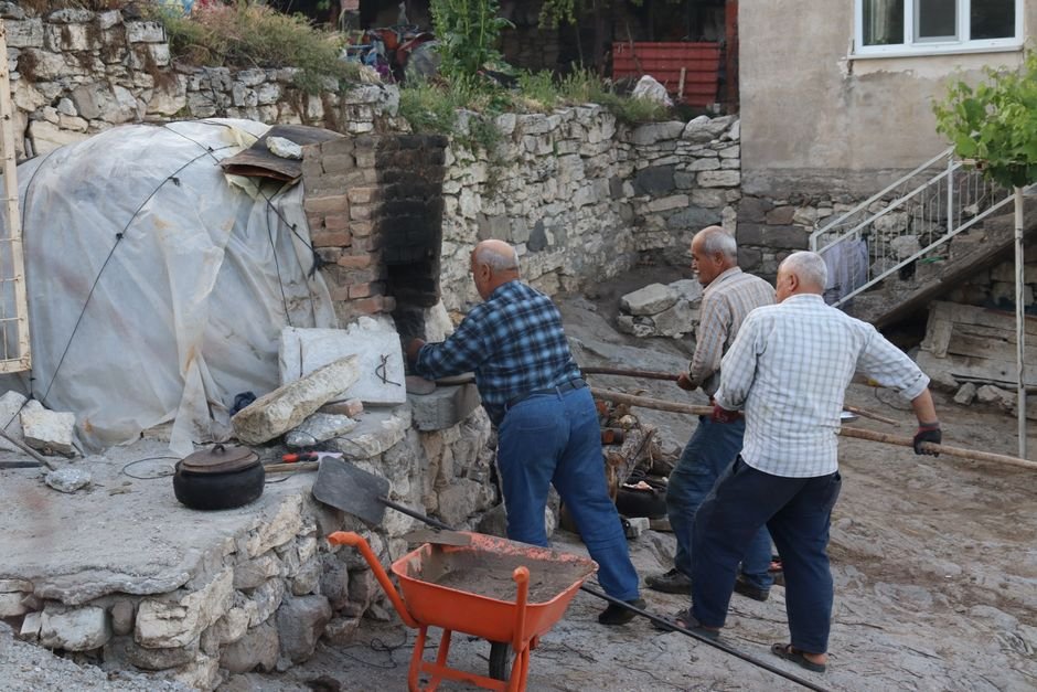 Manisa Yazında Elektrik Kesintileri Gündemde: Vatandaşlar Sıcakla ve Belirsizlikle Mücadele Ediyor