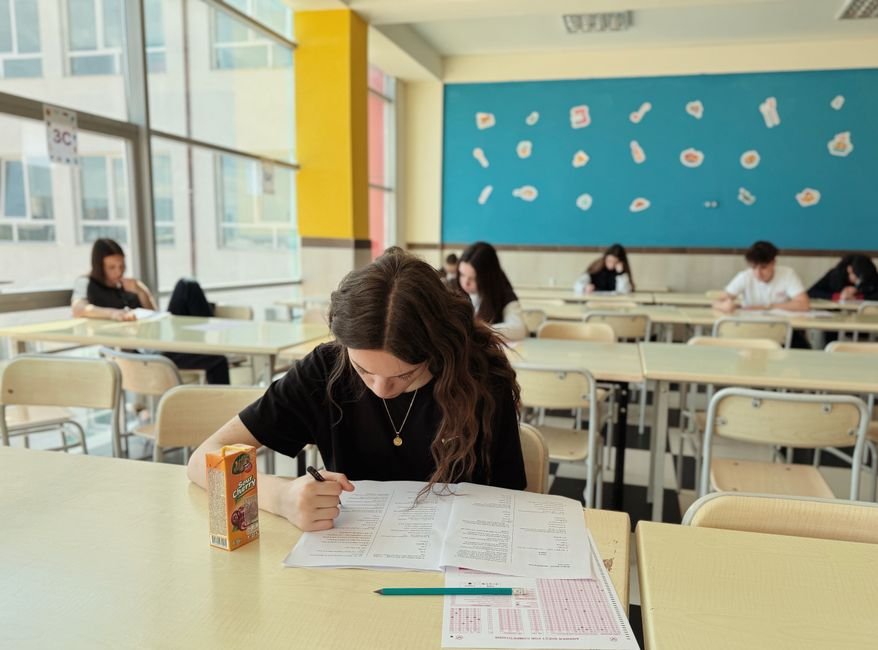 Manisalı Gençler YKS Tercih Maratonunda: Sıcak Yazda Soğukkanlı Rehberlik