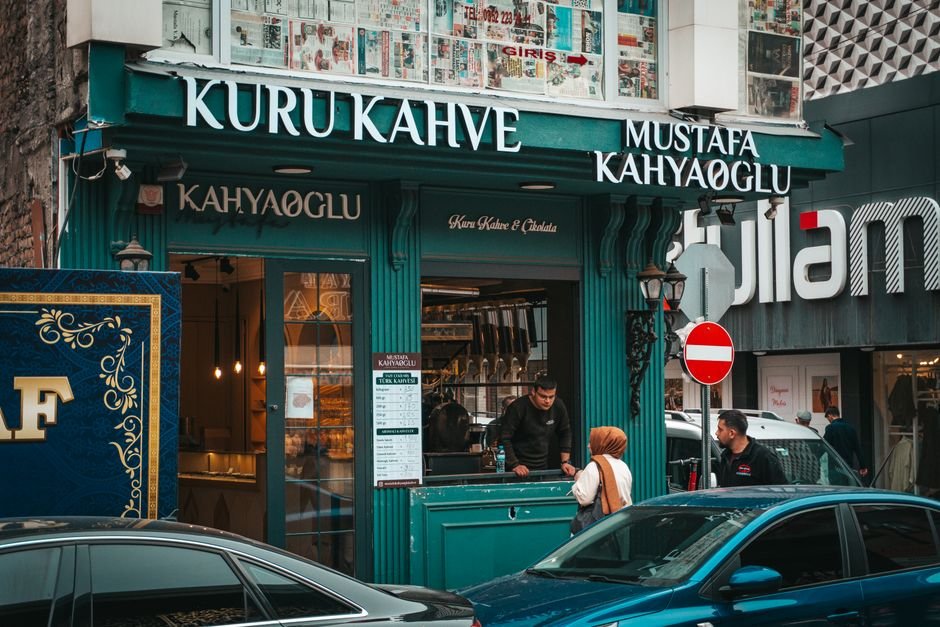 Salihli’de Kuru Üzüm Hasadı Başladı: Üretici Erdal Aktaş Fiyatlardan Şikayetçi