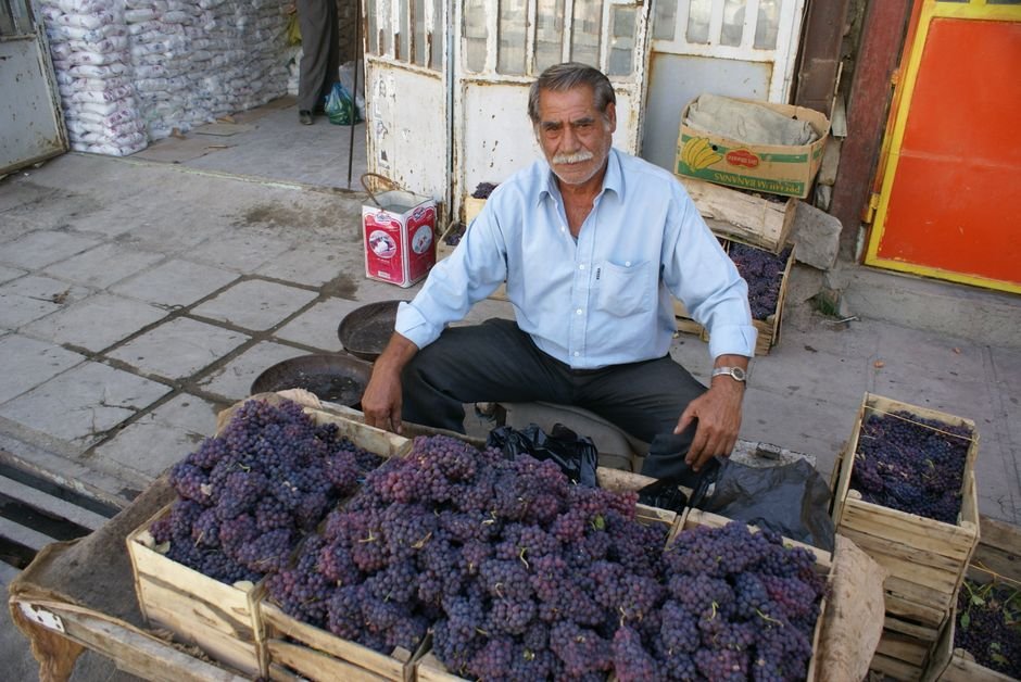 Salihli Meydanı’nda Üzüm Bağcıları Rekolte İçin Toplandı: Hasat Öncesi Beklenti Yüksek