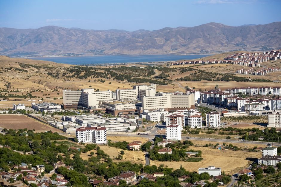 Soma Devlet Hastanesi Yanında Madenciler İçin Yeni Sağlık Merkezi Açıldı