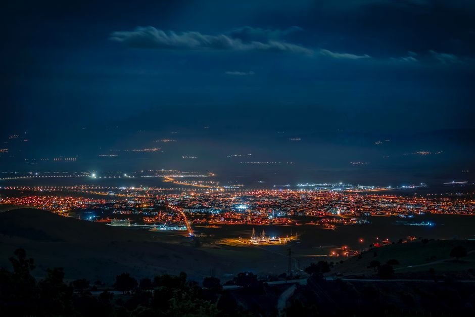 Turgutlu ve Sarıgöl Bağlarında Gece Üzüm Hasadı Hız Kesmiyor